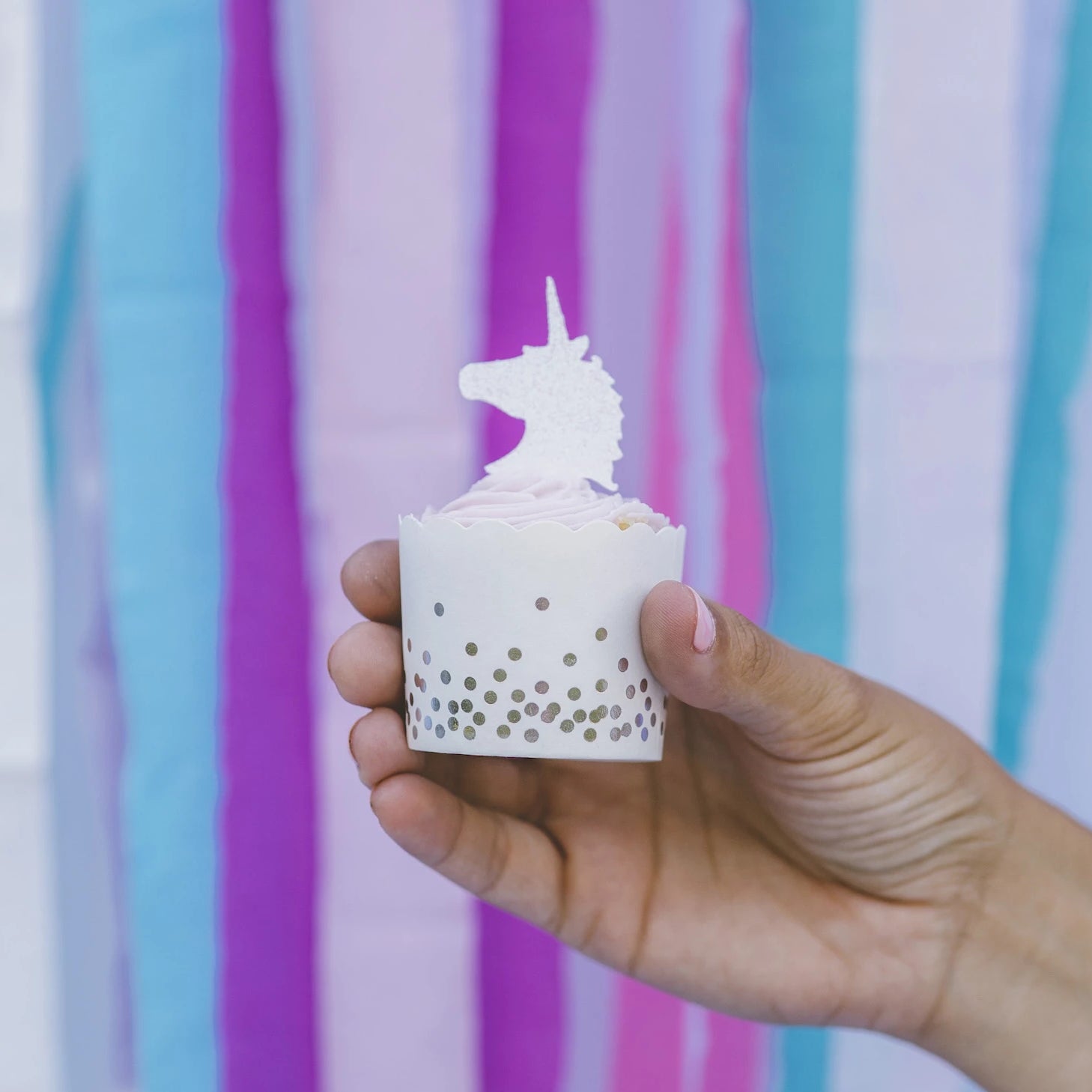 unicorn-cupcake-toppers-confet-party