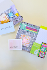 cool mom gift box, unique gifts for mom, mother's day gifts, modern mother's day gifts, confete gifts and party boxes. 